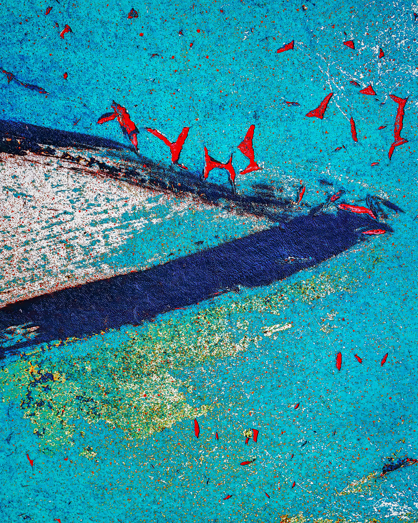 Graffiti with turquoise and red looks like a boat cutting through the water.
